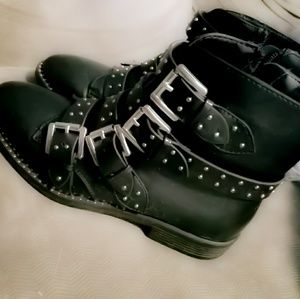 Steve Madden Castro Reena Black Buckle Studs Boots